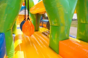 Parcours d'obstacles gonflable double 27m 