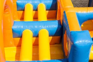 Parcours d'obstacles gonflable double 27m 