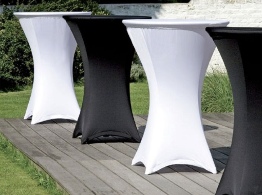 Tables hautes avec nappes